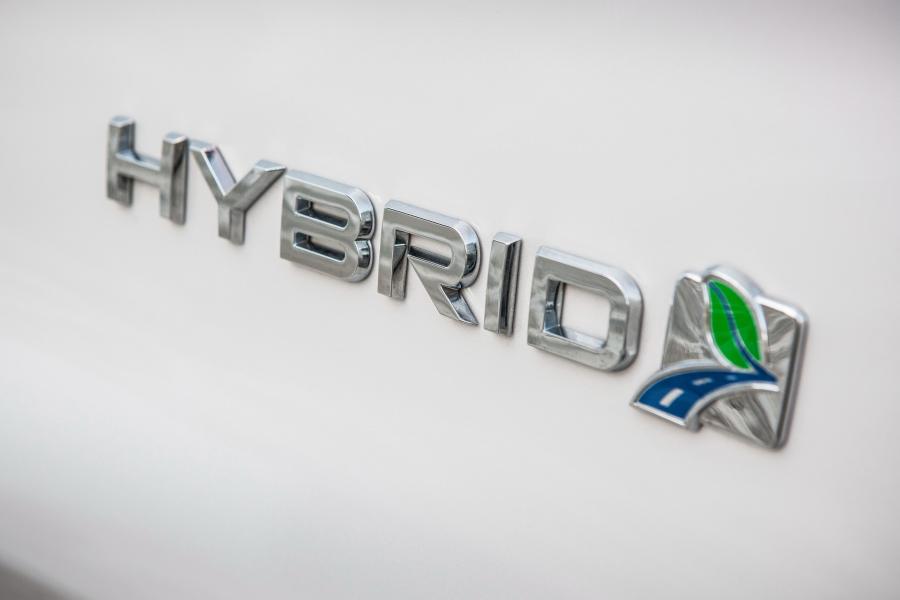 Логотип Ford Mondeo Hybrid Sedan 2014 года  (UK) (фото 7 из 16)